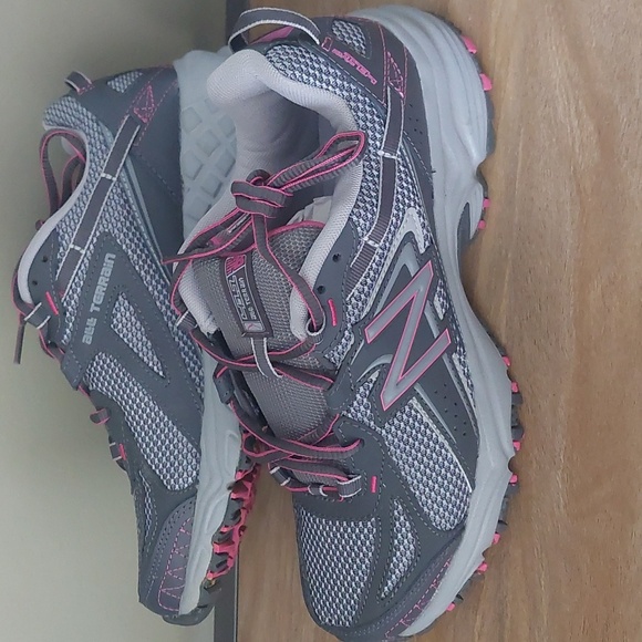 New Balance All Terrain Women’s 411 V2 “Grey Pink” Size 10 - Picture 3 of 7